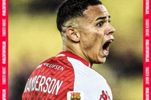 体育资讯-身价2000万！记者：巴萨想签23岁巴西后卫万德森&amp;已和摩纳哥接触