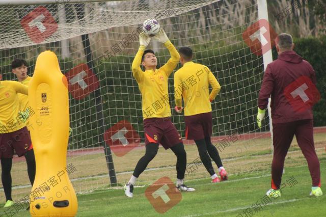 体育赛事-国足三位伤病号无大碍 蹇韬珍惜回归王上源已退烧