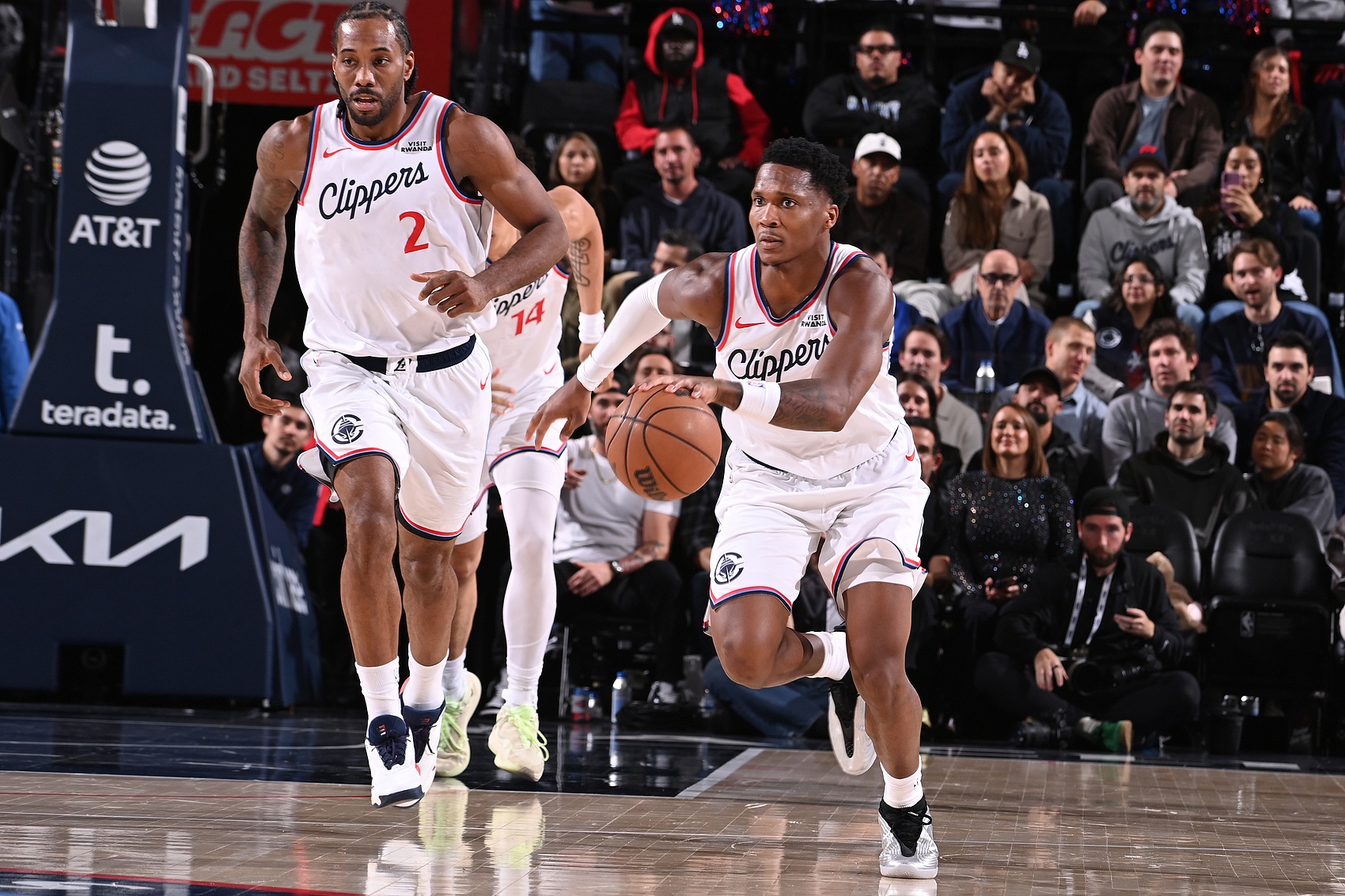 体育资讯-即将追上勇士？ESPN明日胜率预测：快船高达79.4% 步行者20.6%