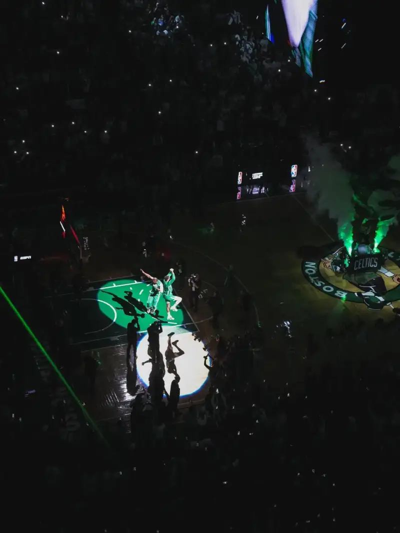 半岛体育APP-双J归位！凯尔特人晒杰伦-布朗塔图姆合影：波士顿是最棒的