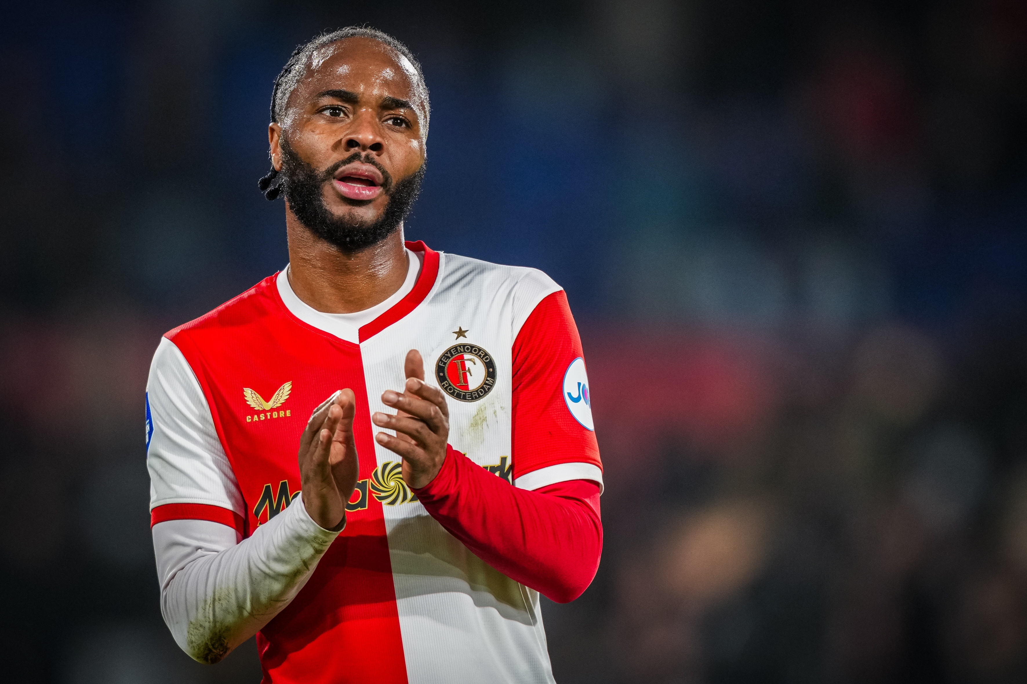 官方正版-前费耶诺德主帅：费耶诺德应与斯特林解约，这种状态最好直接退役